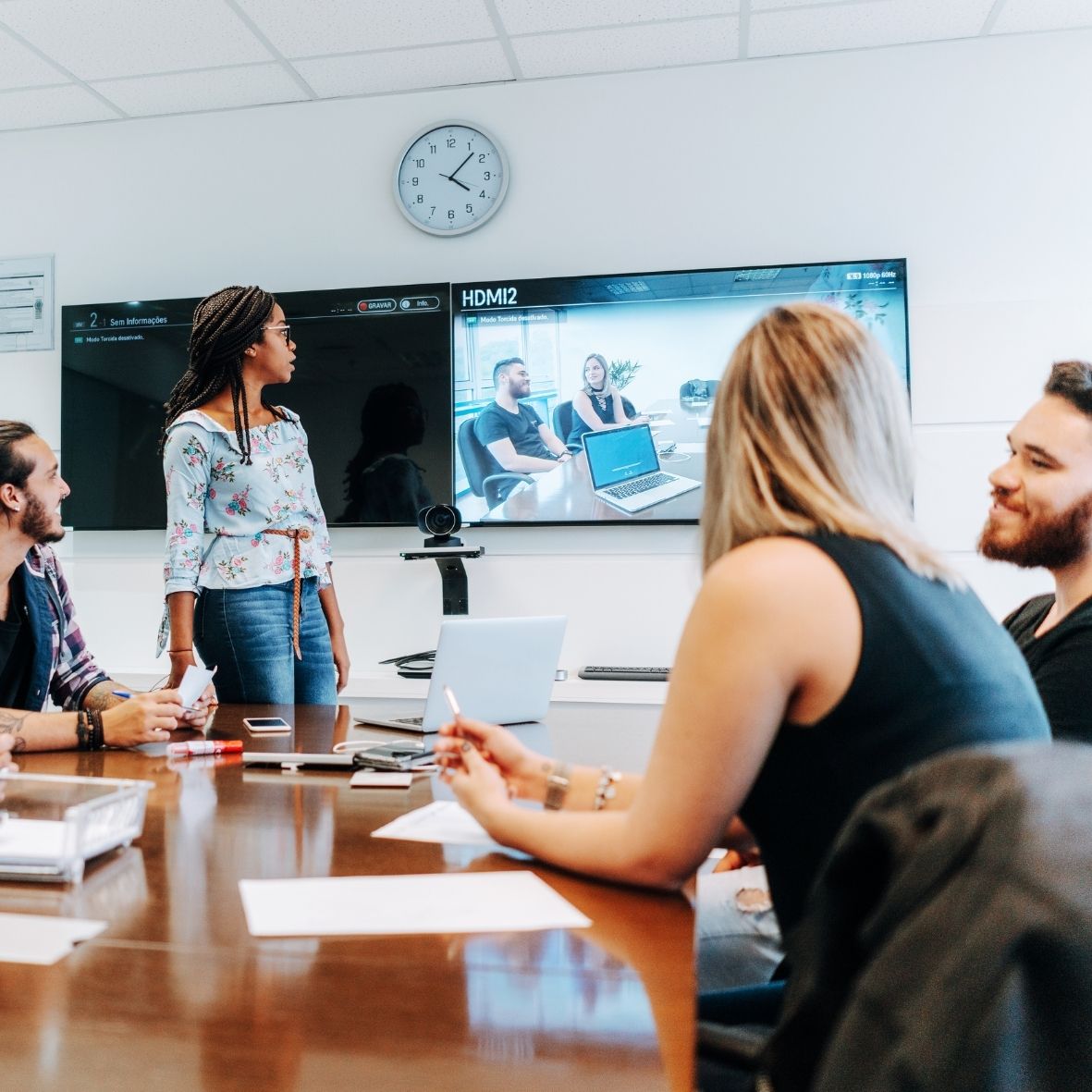 Le guide ultime pour équiper une salle de réunion efficace