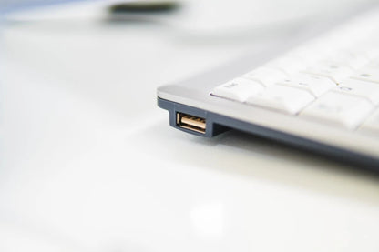 Clavier compact ergonomique avec pavé numérique