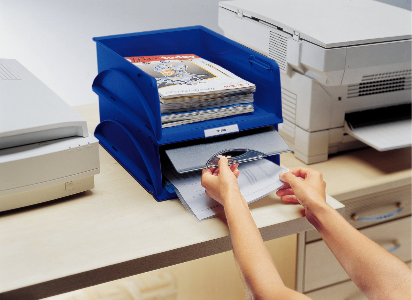 Corbeille courrier sorty a4 noir